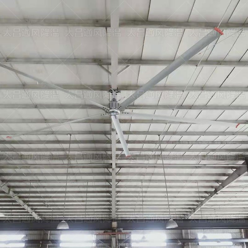 清涼無(wú)聲，享受高效工業(yè)大風(fēng)扇帶來(lái)的舒適體驗(yàn)！
